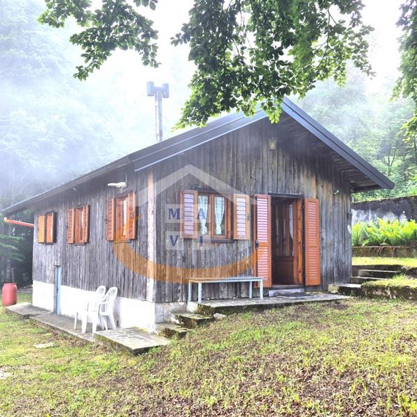 NAGO-TORBOLE (TN) Rustico a 1.300mt sul Monte Baldo.