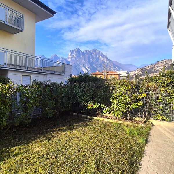 TORBOLE SUL GARDA: TRILOCALE CON GIARDINO