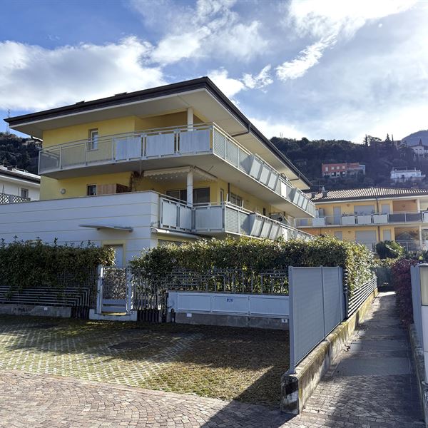 TORBOLE SUL GARDA: TRILOCALE CON GIARDINO