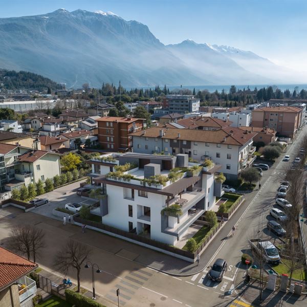 RIVA DEL GARDA: ATTICO IN COSTUZIONE A DUE PASSI DAL LAGO E CENTRO STORICO