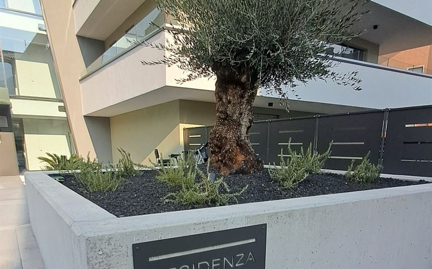 QUADRILOCALE CON GIARDINO NEL CUORE DI TORBOLE SUL GARDA | Ma. Vi Mediazioni