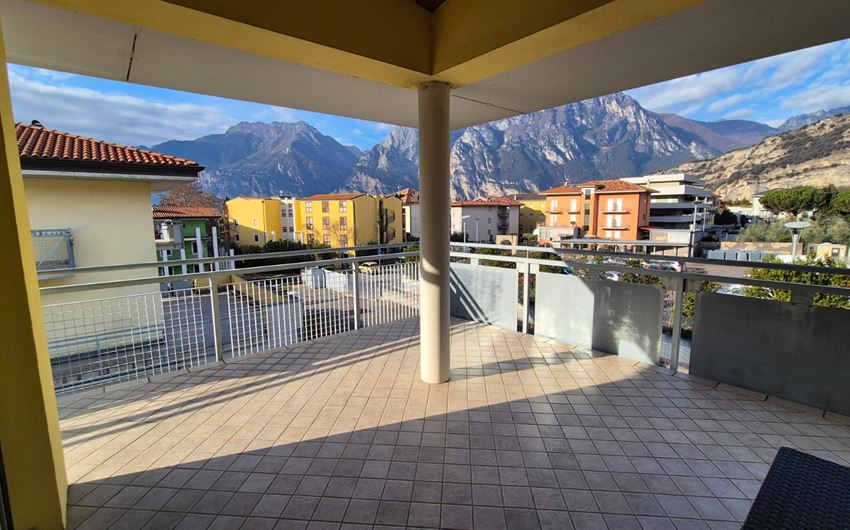 TORBOLE SUL GARDA: TRILOCALE ULTIMO PIANO