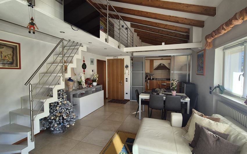 TORBOLE SUL GARDA: TRILOCALE ULTIMO PIANO | Ma. Vi Mediazioni