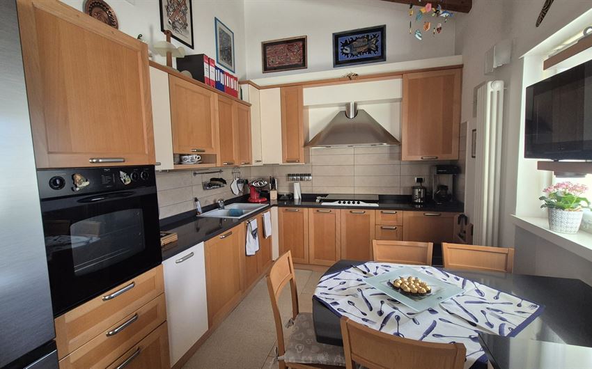 TORBOLE SUL GARDA: TRILOCALE ULTIMO PIANO | Ma. Vi Mediazioni