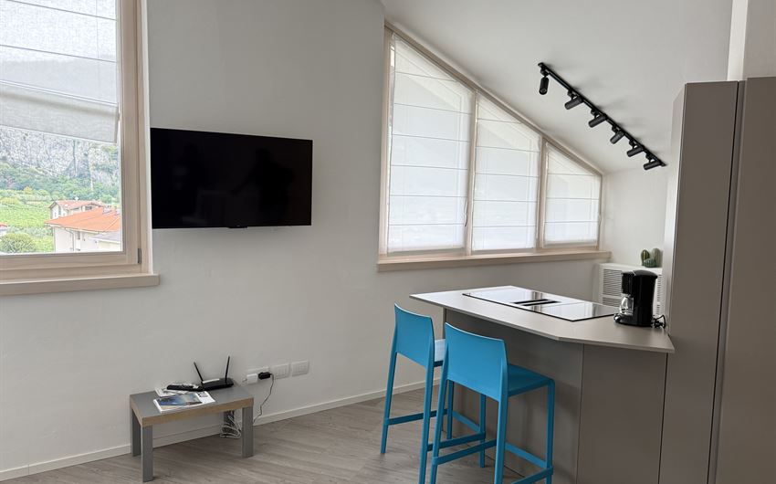 Nago-Torbole : Appartamento duplex completo di arredo. Posto auto privato e cantina a piano terra | Ma. Vi Mediazioni