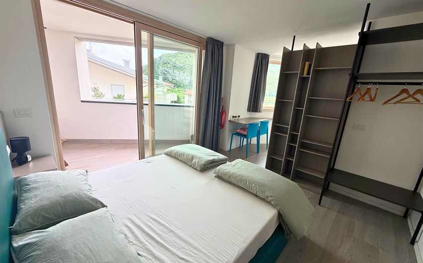 Nago-Torbole : Appartamento duplex completo di arredo. Posto auto privato e cantina a piano terra | Ma. Vi Mediazioni