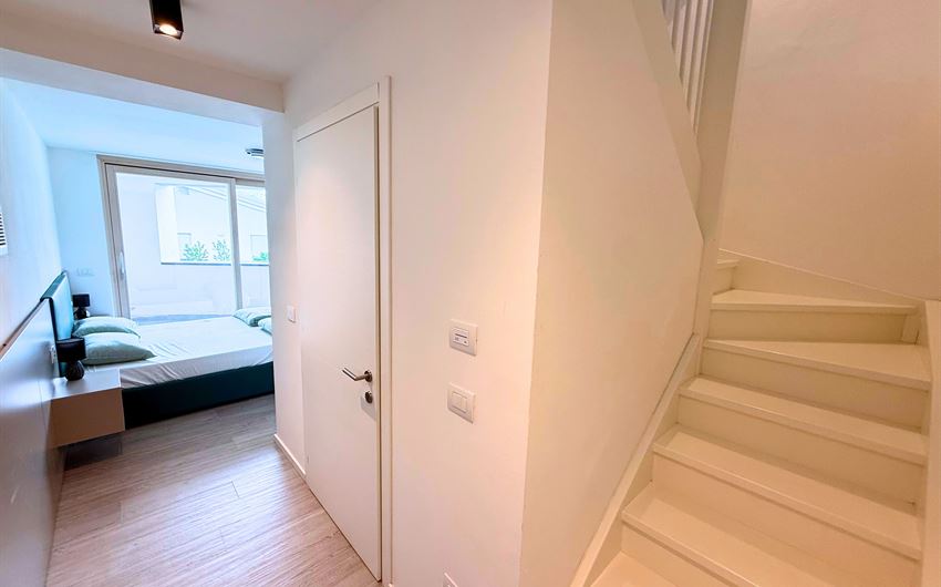Nago-Torbole : Appartamento duplex completo di arredo. Posto auto privato e cantina a piano terra | Ma. Vi Mediazioni