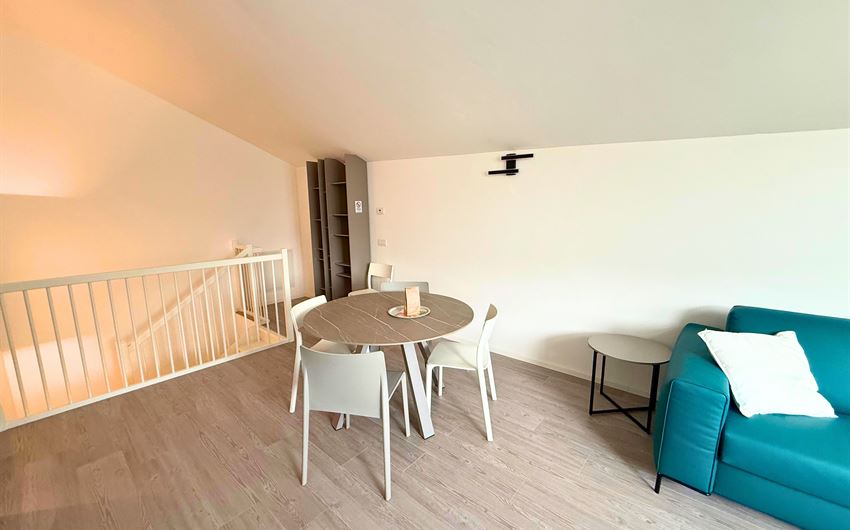 Nago-Torbole : Appartamento duplex completo di arredo. Posto auto privato e cantina a piano terra | Ma. Vi Mediazioni