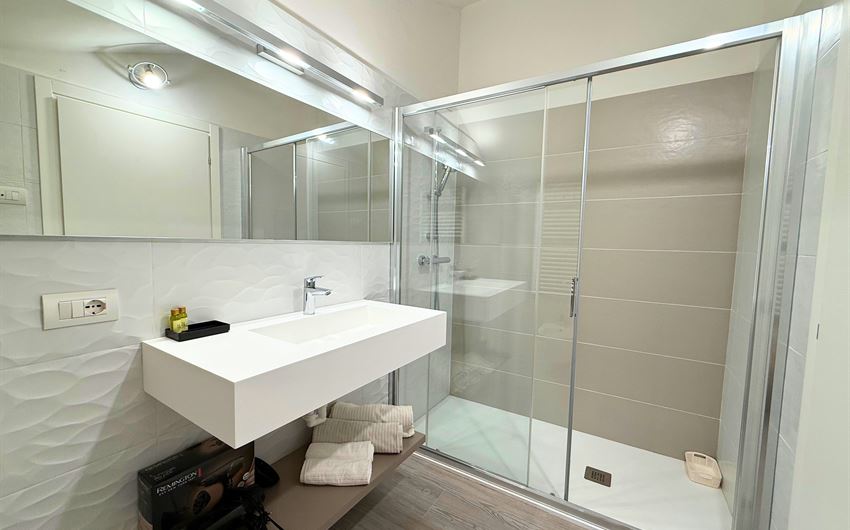 Nago-Torbole : Appartamento duplex completo di arredo. Posto auto privato e cantina a piano terra | Ma. Vi Mediazioni