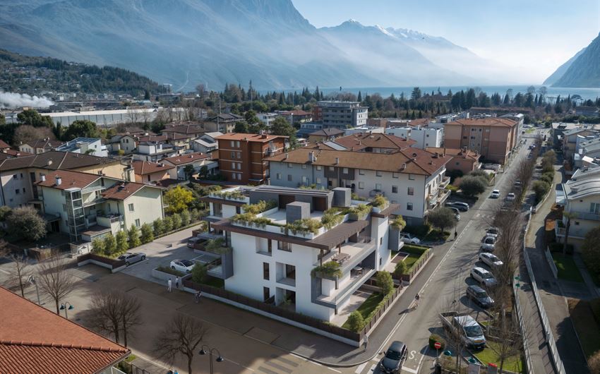 RIVA DEL GARDA: ATTICO IN COSTUZIONE A DUE PASSI DAL LAGO E CENTRO STORICO