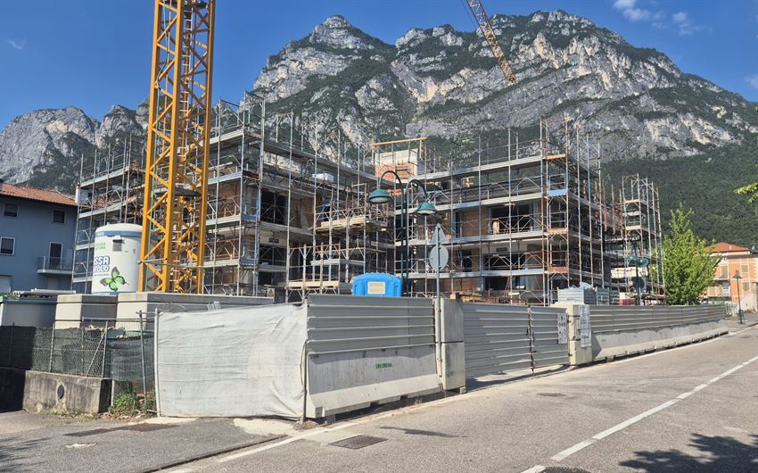 RIVA DEL GARDA: ATTICO IN COSTUZIONE A DUE PASSI DAL LAGO E CENTRO STORICO | Ma. Vi Mediazioni